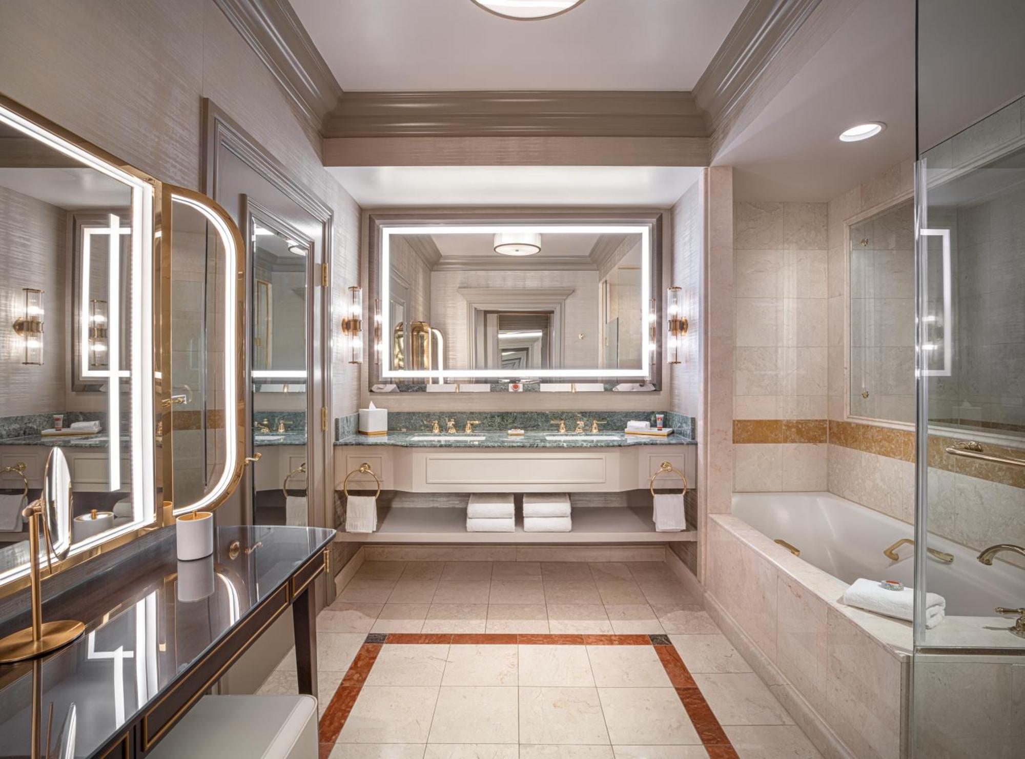 The Venetian Resort Las Vegas Zewnętrze zdjęcie A bathroom at the Ritz-Carlton, London